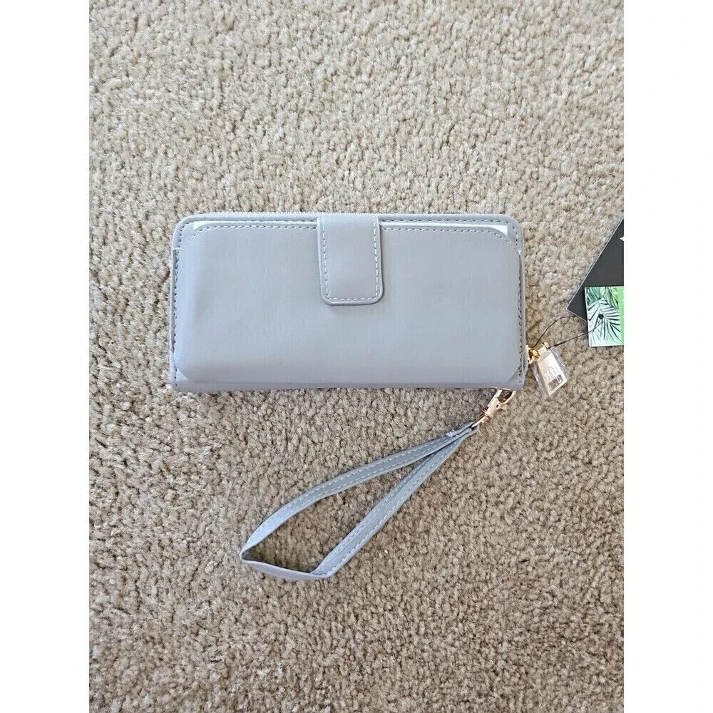 Badgley Mischka wallet wristlet tags